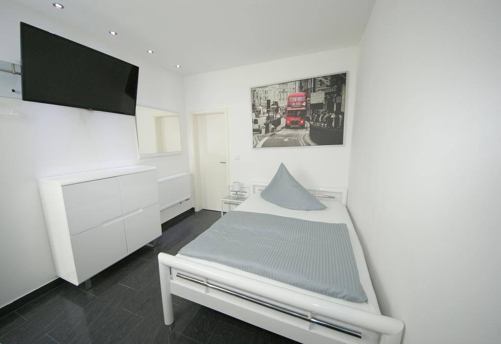 Hotel Am Rosenplatz,24 Stunden Check In, Kostenfreie Parkplaetze Brechtorf Exterior photo