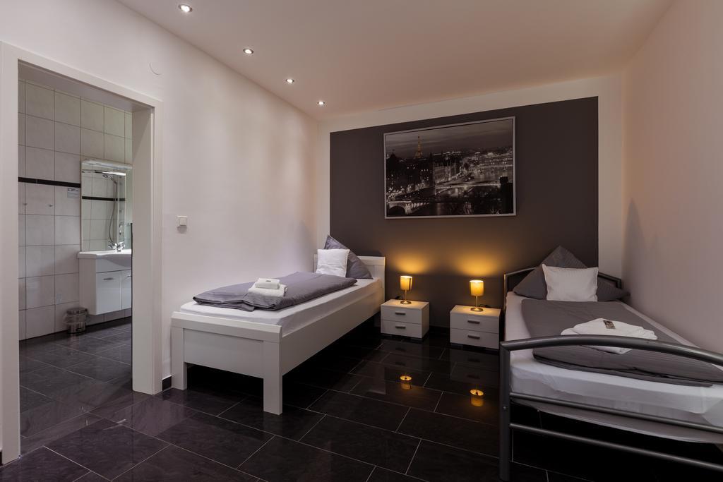 Hotel Am Rosenplatz,24 Stunden Check In, Kostenfreie Parkplaetze Brechtorf Exterior photo