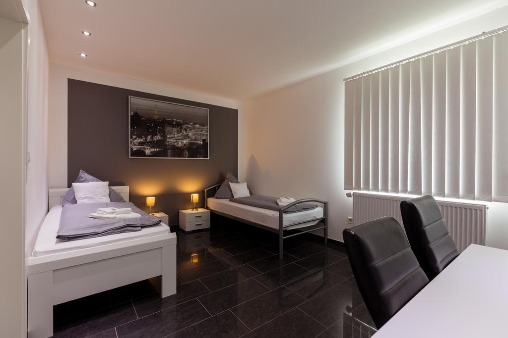 Hotel Am Rosenplatz,24 Stunden Check In, Kostenfreie Parkplaetze Brechtorf Exterior photo