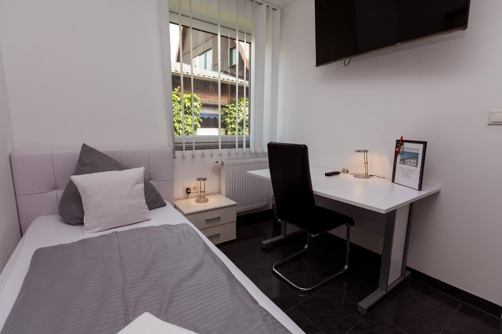 Hotel Am Rosenplatz,24 Stunden Check In, Kostenfreie Parkplaetze Brechtorf Exterior photo